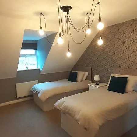 Hawksworth House: Convenient NEC & Airport Stay with Free Parking Birmingham Exterior photo