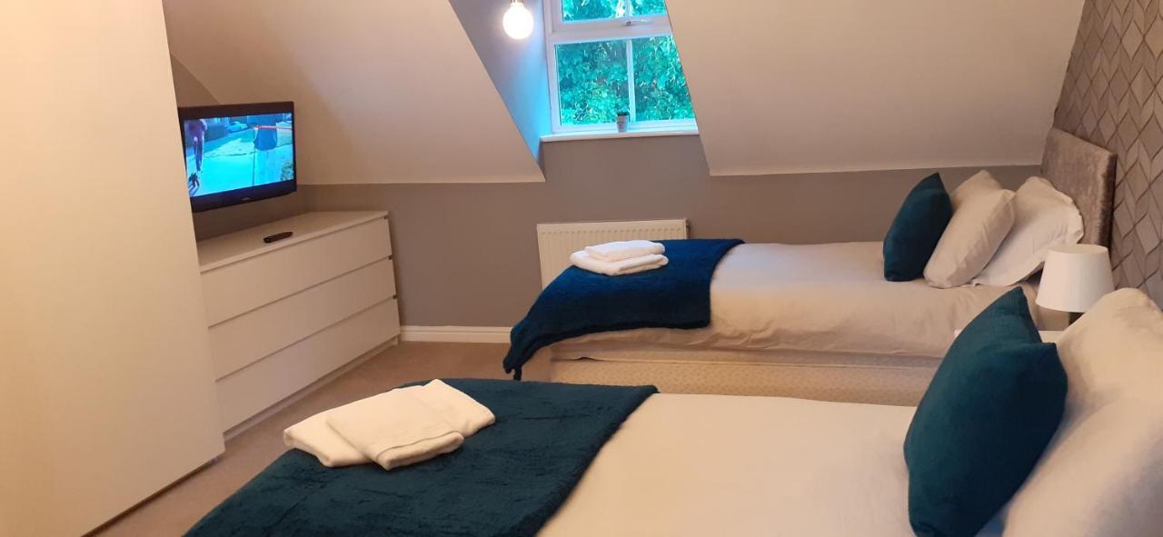Hawksworth House: Convenient Nec & Airport With Free Parking Apartment